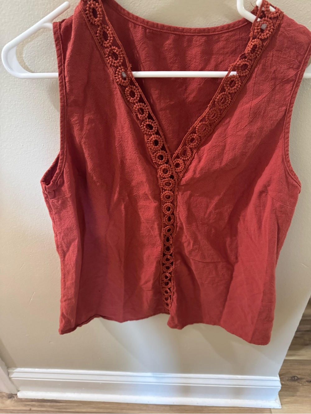 Women’s Sleeveless Crochet-Trim V-Neck Top — Rose